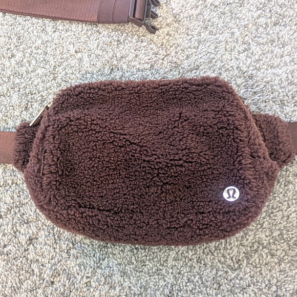 Lululemon Athletica Brown Fleece Belt Bag - Picture 2 of 7
